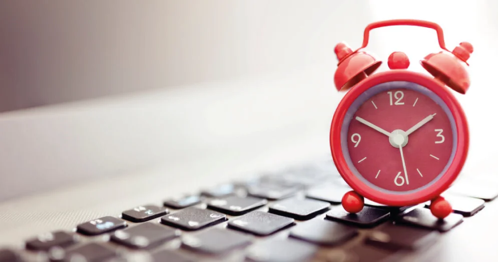 O que é banco de horas? Qual a diferença entre hora extra e banco de horas? Como funciona o banco de horas? Para que serve o banco de horas? Como implementar o banco de horas na empresa? Como fazer a gestão do banco de horas? Como é a rescisão do contrato antes da compensação das horas? Como ter um controle de jornada completo? Conclusão